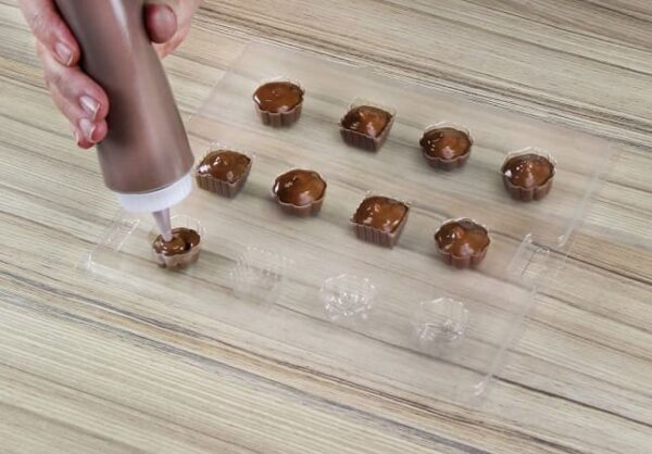 bottiglia con beccuccio per cioccolato