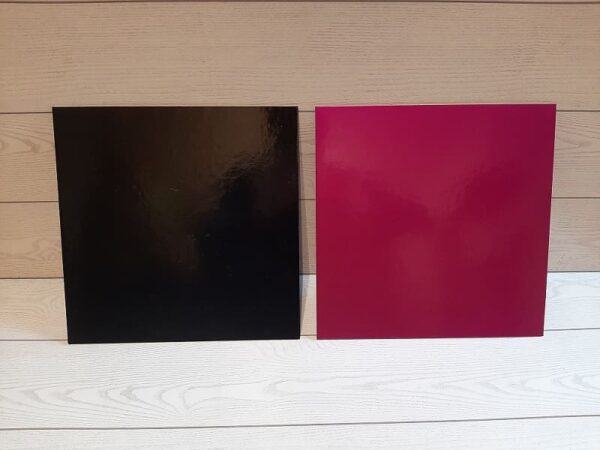 tavoletta colore nero e fucsia per alimenti