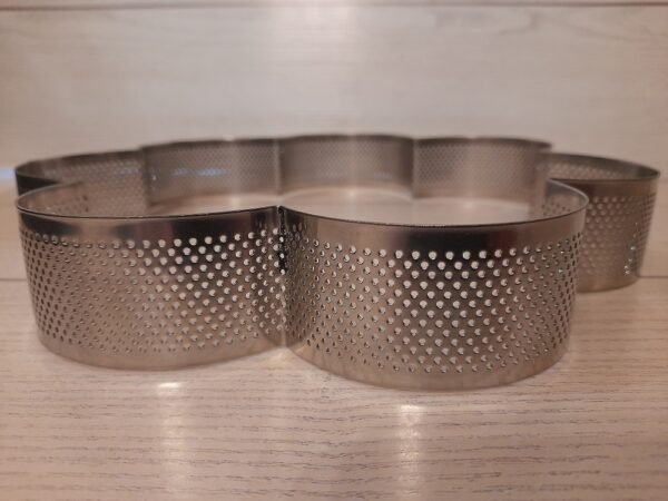ring microforato forma fiore